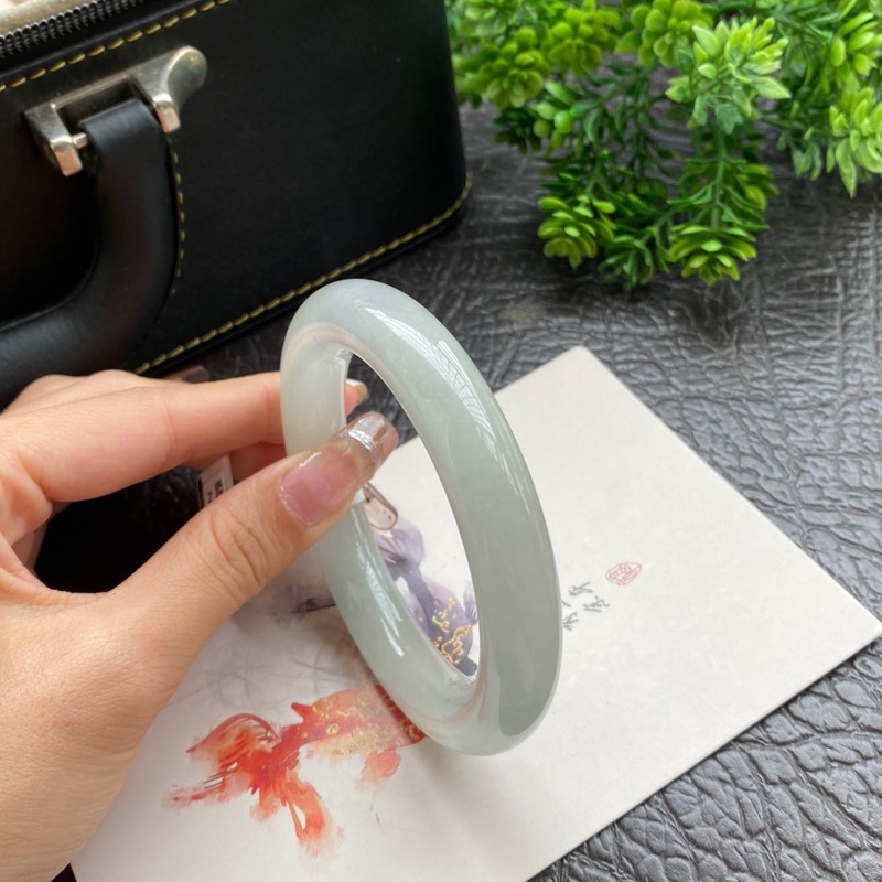 Bracelet pour femmes du Myanma - Lighting avis et prix