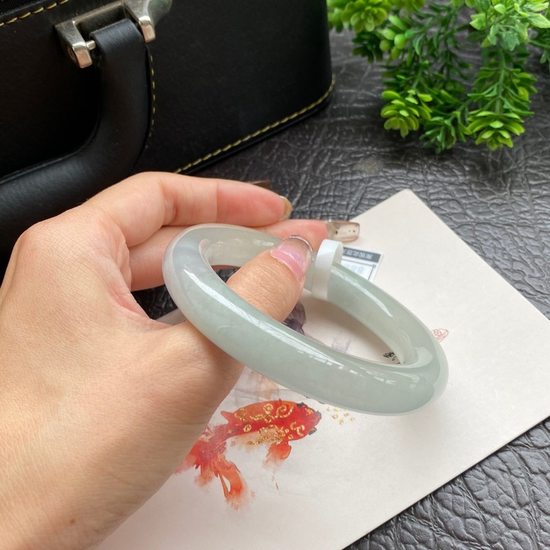 Bracelet pour femmes du Myanma - Lighting avis et prix