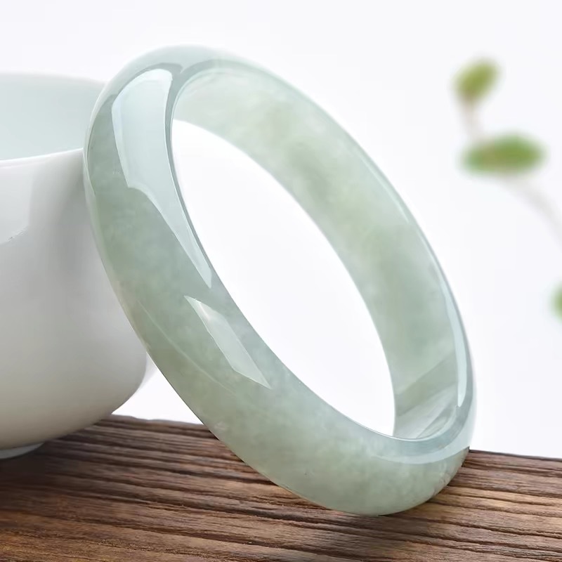 Bracelet en jade ancien de Bir - Lighting avis et prix